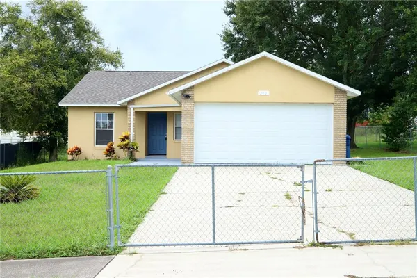 a view of a house with a yard and plants