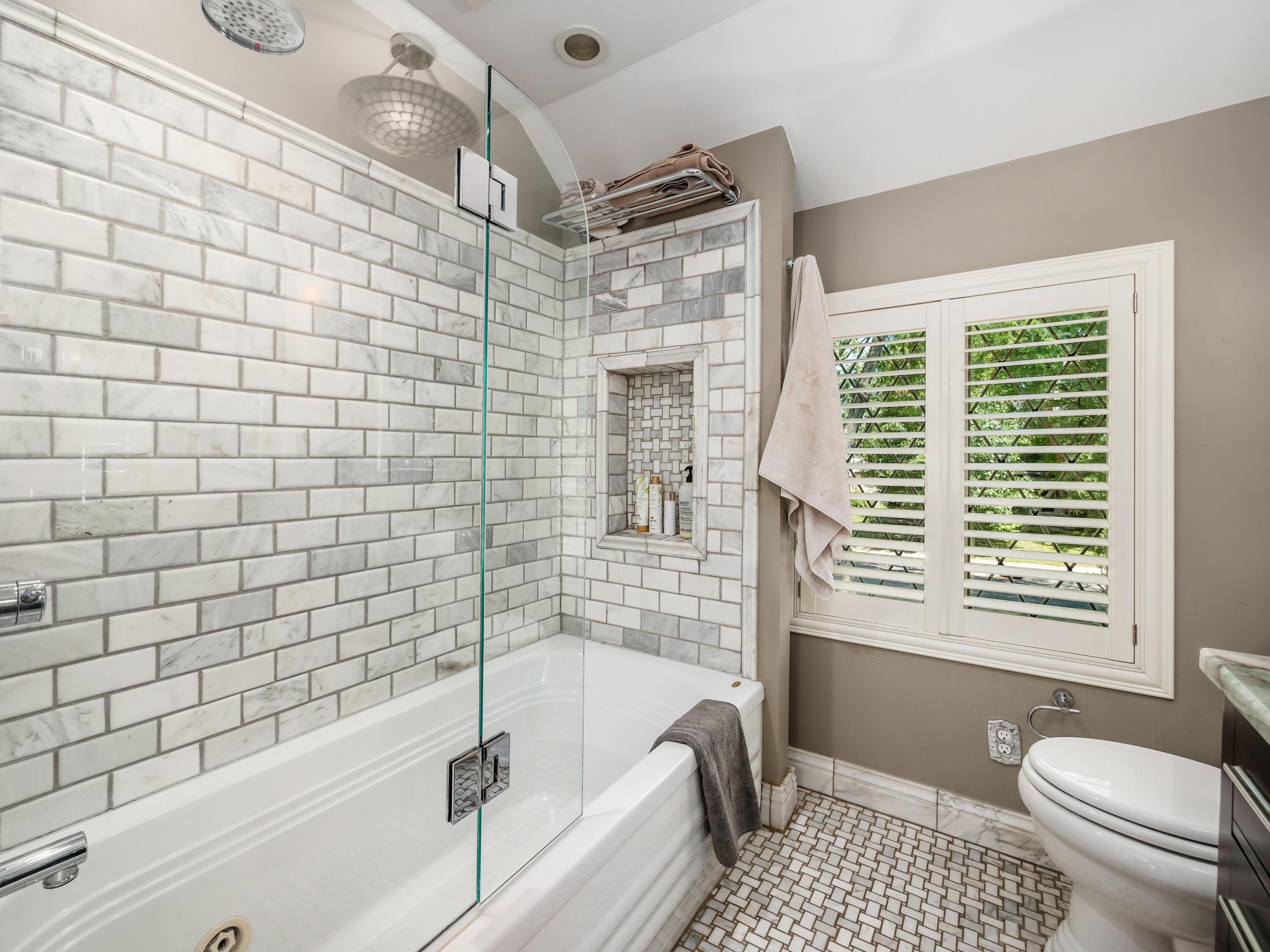 35 South Cassingham Road Columbus, OH 43209 - Photo 35 of 53 Primary Suite Bath