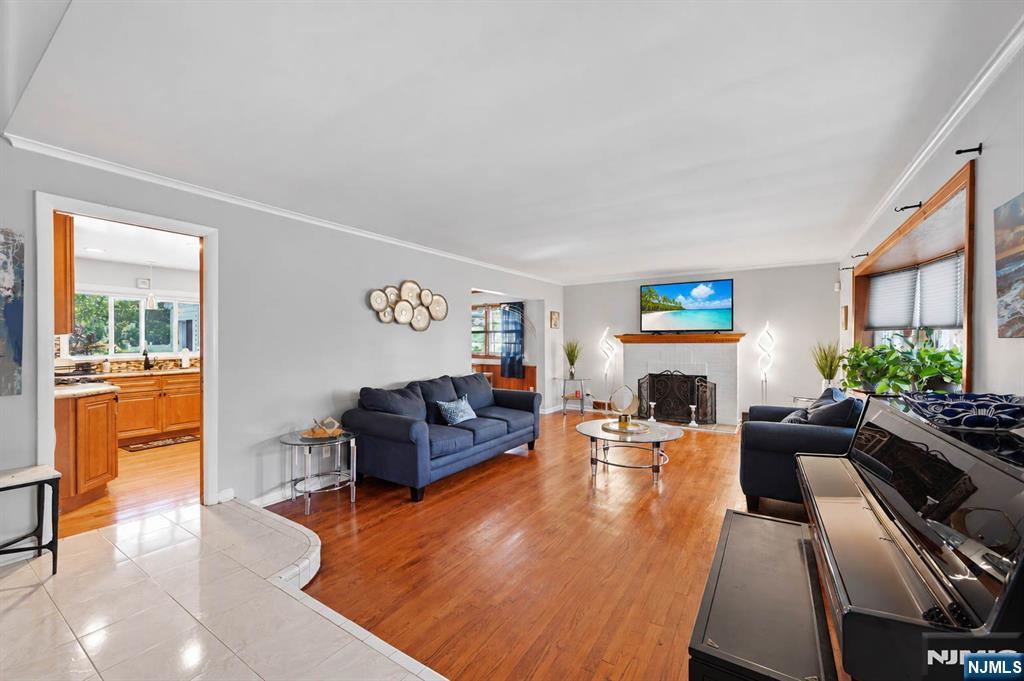 136 Van Buskirk Road Teaneck, NJ 07666 - Photo 8 of 49 Gallery Image 8