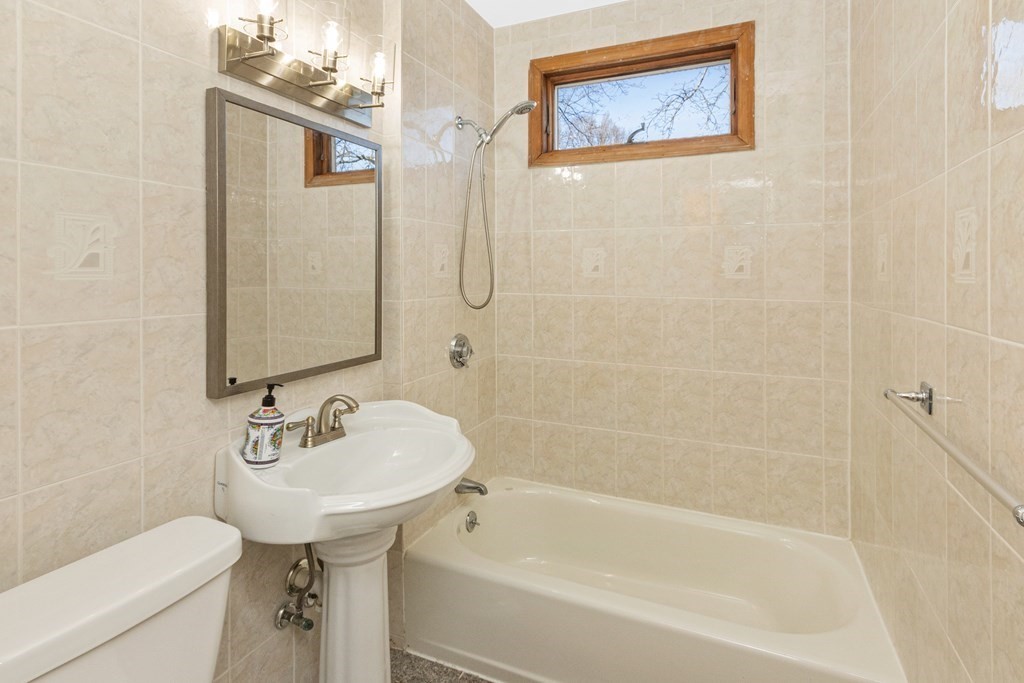 32 River Road Weston, MA 02493 - Photo 9 of 36 Gallery Image 9