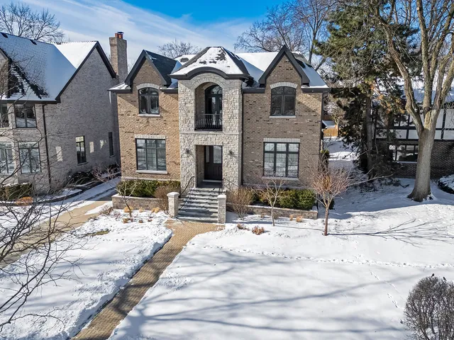 $1,799,000 | 130 Oxford Avenue, Clarendon Hills, IL 60514