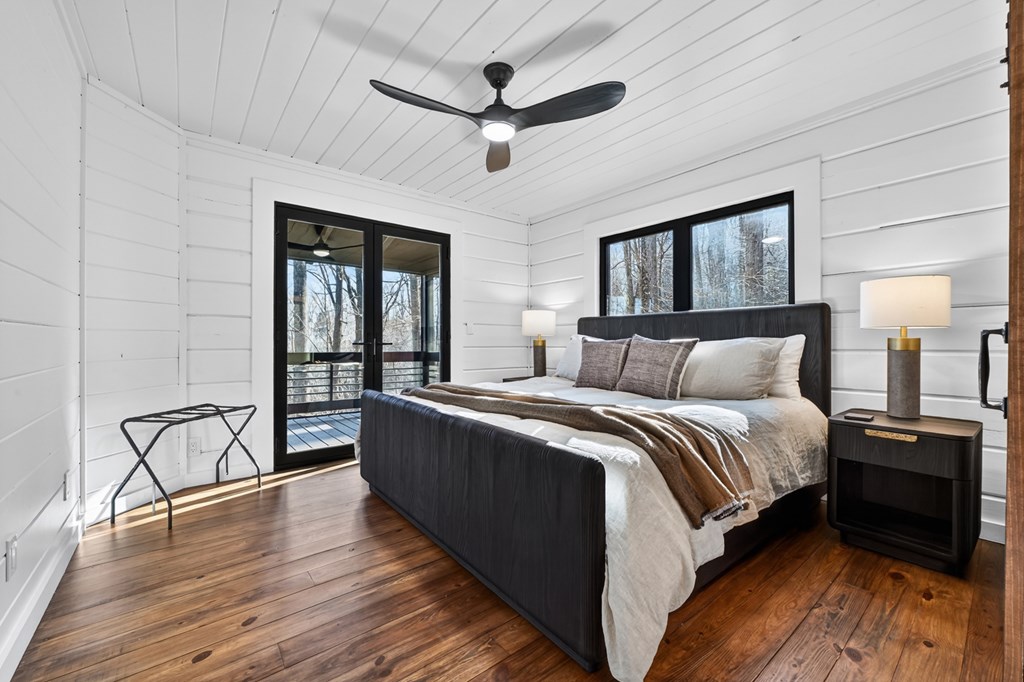 427 Green Ridge Road Blue Ridge, GA 30513 - Photo 19 of 53 a bed room with bed and window