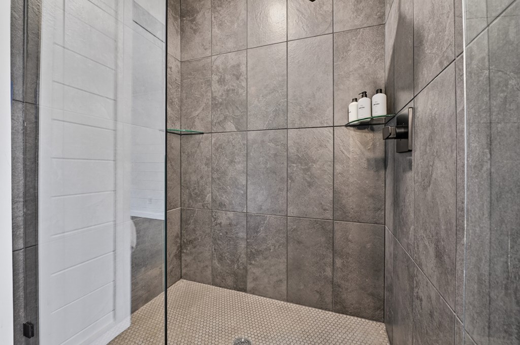 427 Green Ridge Road Blue Ridge, GA 30513 - Photo 23 of 53 a bathroom with a bathtub