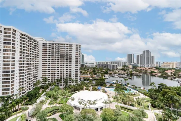$2,400 | 600 Three Islands Boulevard, Unit 1413, Hallandale Beach, FL 33009