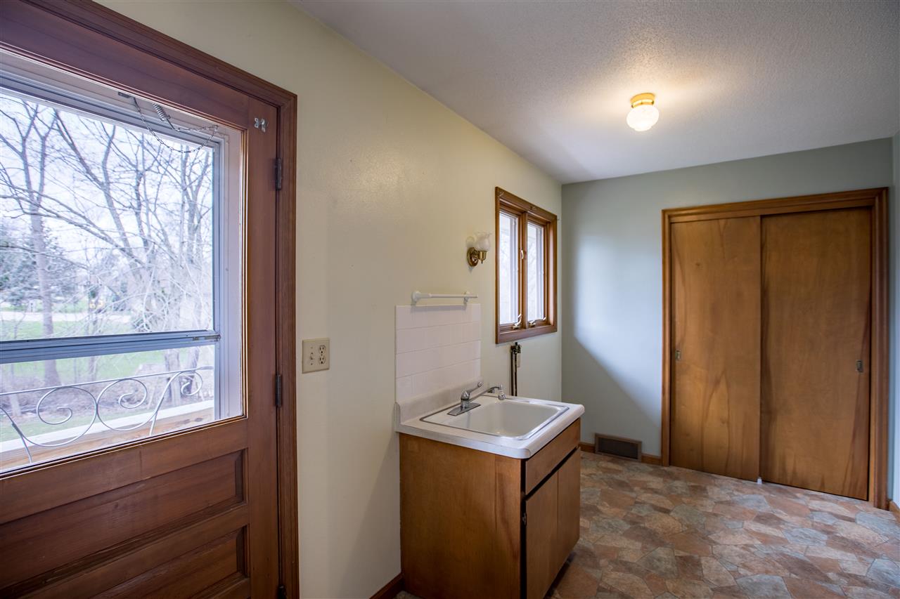 1401 Spring Court Wellman, IA 52356 - Photo 10 of 26 Gallery Image 10