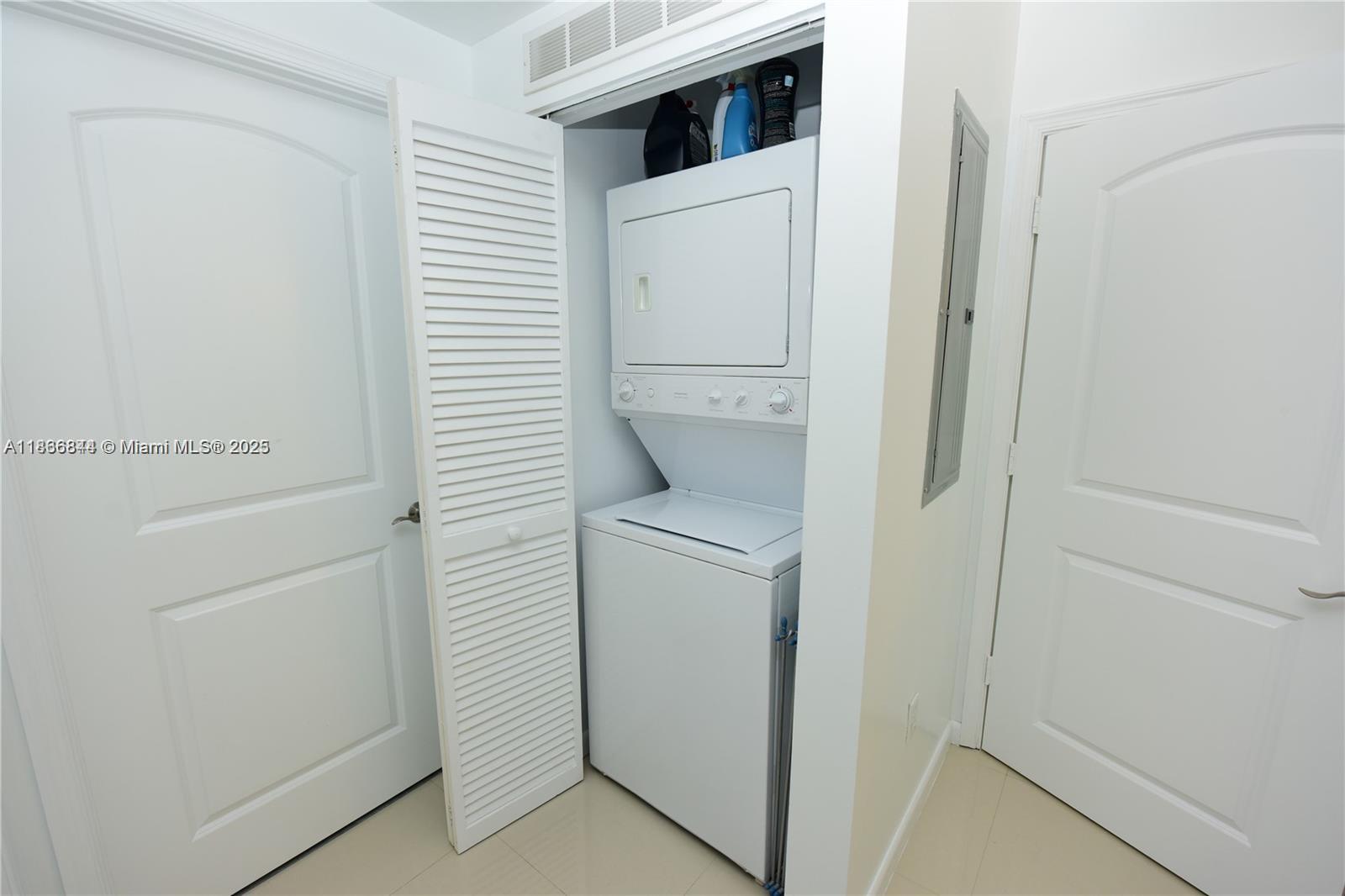 7355 Southwest 89th Street, Unit 622N Miami, FL 33156 - Photo 10 of 16 a utility room with dryer and washer