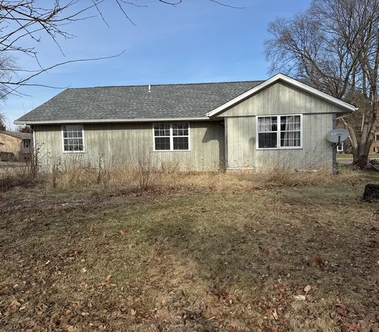 a view of front of house with a yard