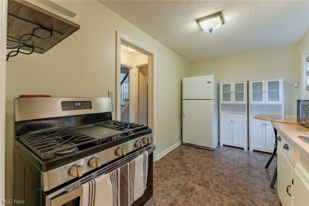 2227 Barrington Road Cleveland, OH 44118 - Photo 11 of 25 Gallery Image 11