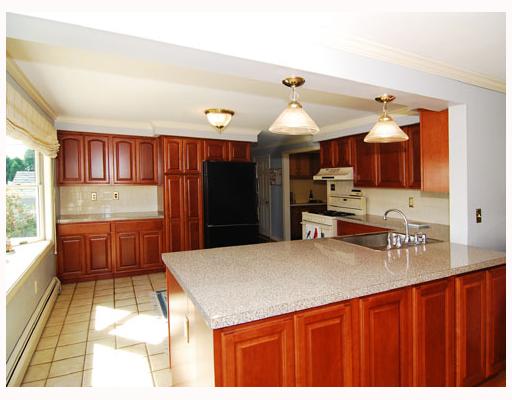 5 Peleg Road Portsmouth, RI 02871 - Photo 5 of 8 Kitchen.