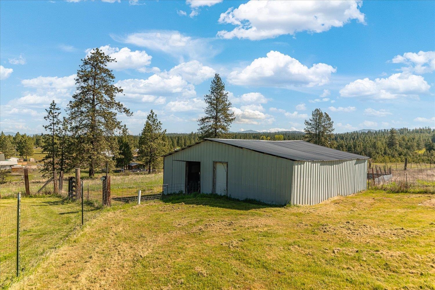 32604 North Elk Chattaroy Road Chattaroy, WA 99003 - Photo 32 of 48