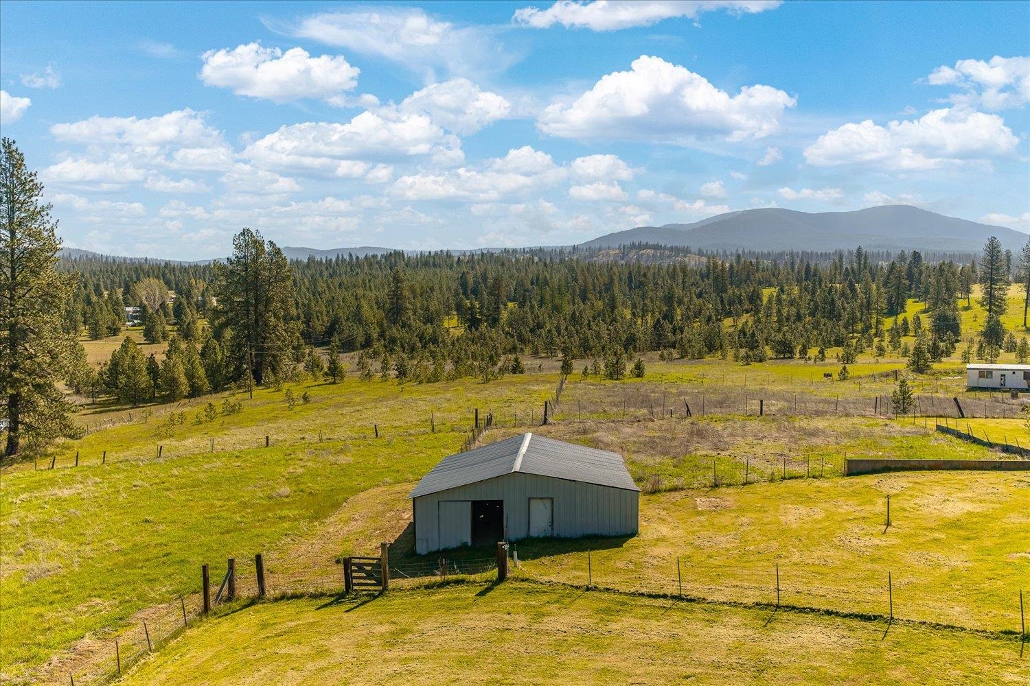 32604 North Elk Chattaroy Road Chattaroy, WA 99003 - Photo 37 of 48