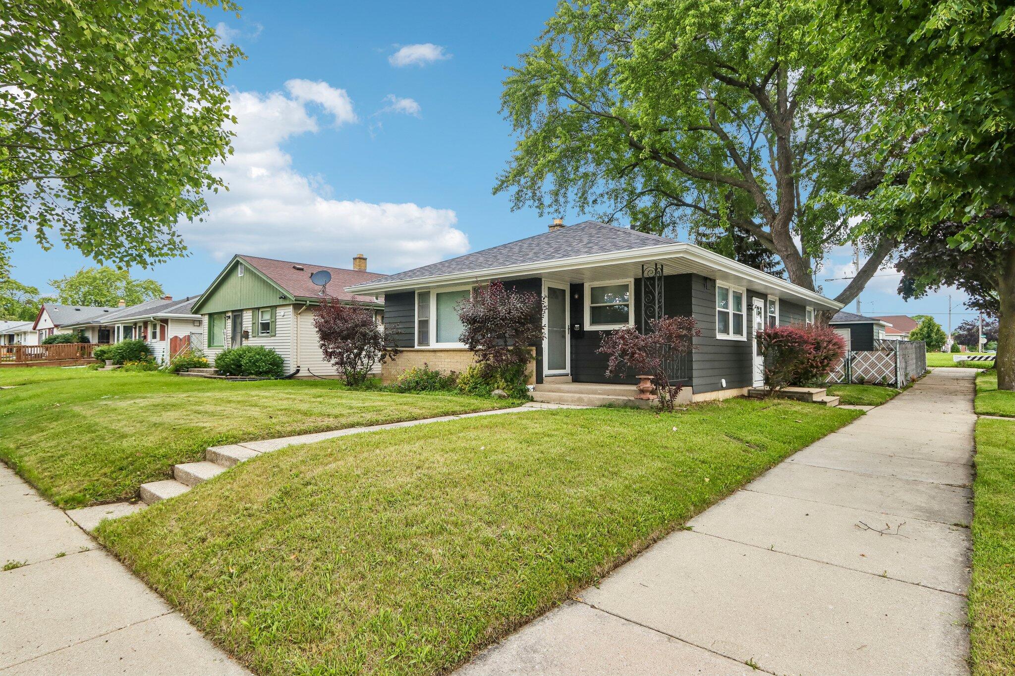 2223 Grove Avenue Racine, WI 53405 - Photo 2 of 30 Front of the house