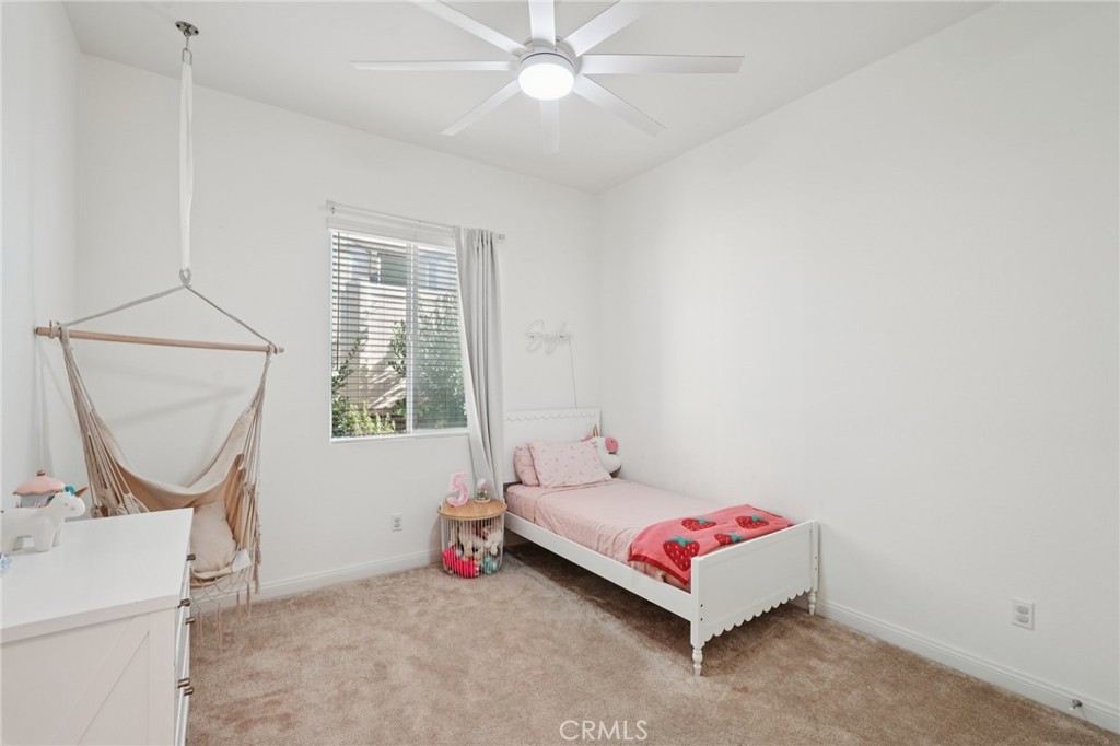 39481 Chamise Temecula, CA 92591 - Photo 21 of 34 a bedroom with a bed and a window