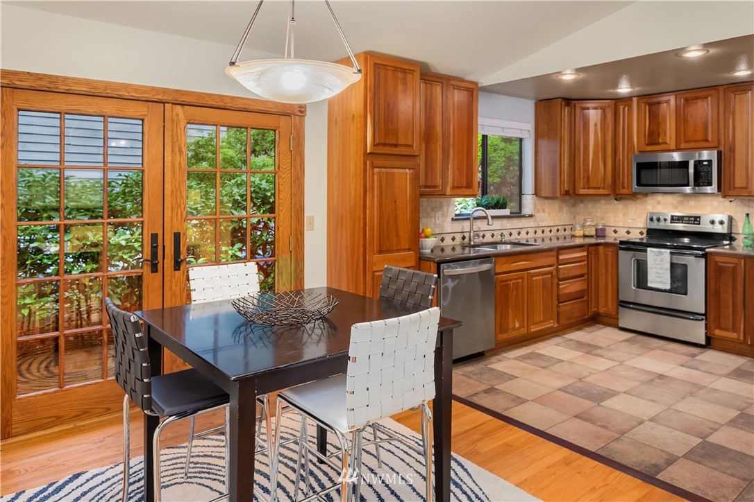2419 Southeast 8th Place Renton, WA 98057 - Photo 11 of 29