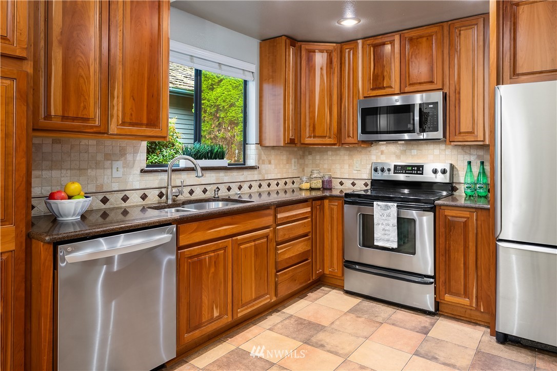 2419 Southeast 8th Place Renton, WA 98057 - Photo 12 of 29