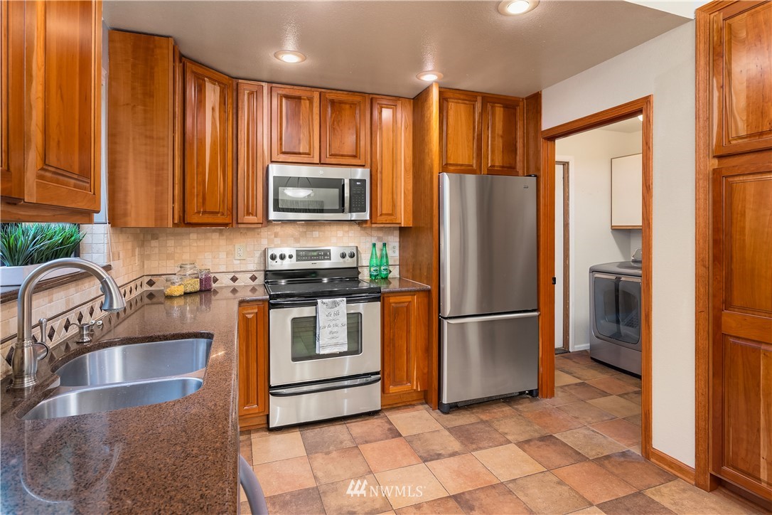 2419 Southeast 8th Place Renton, WA 98057 - Photo 14 of 29