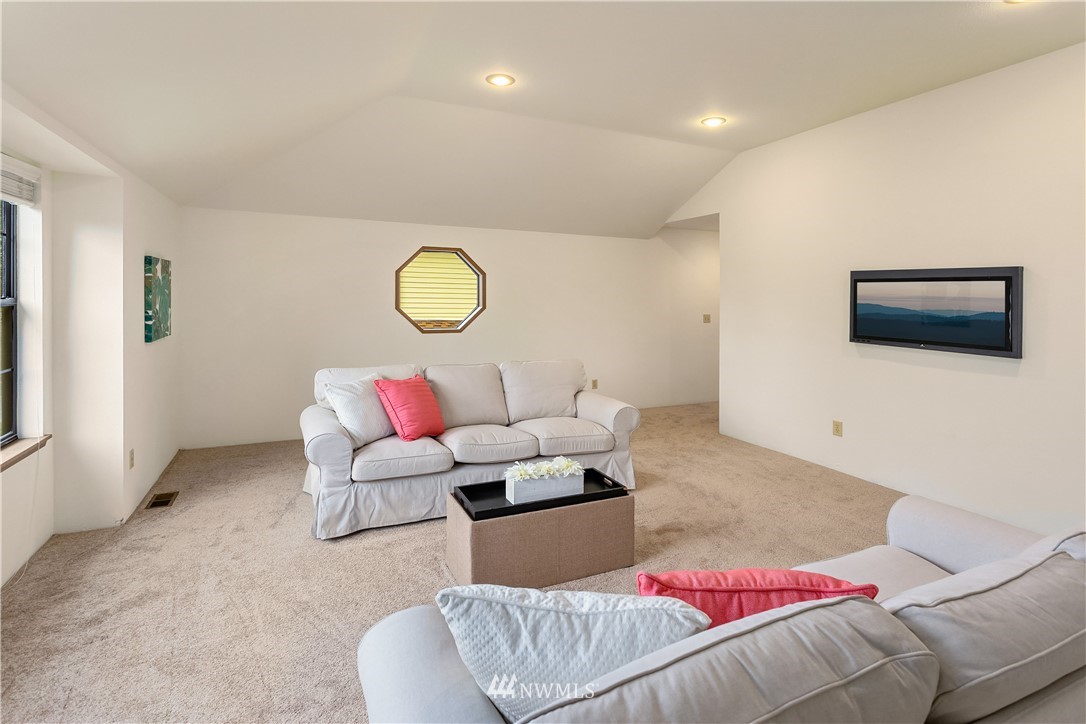 2419 Southeast 8th Place Renton, WA 98057 - Photo 7 of 29