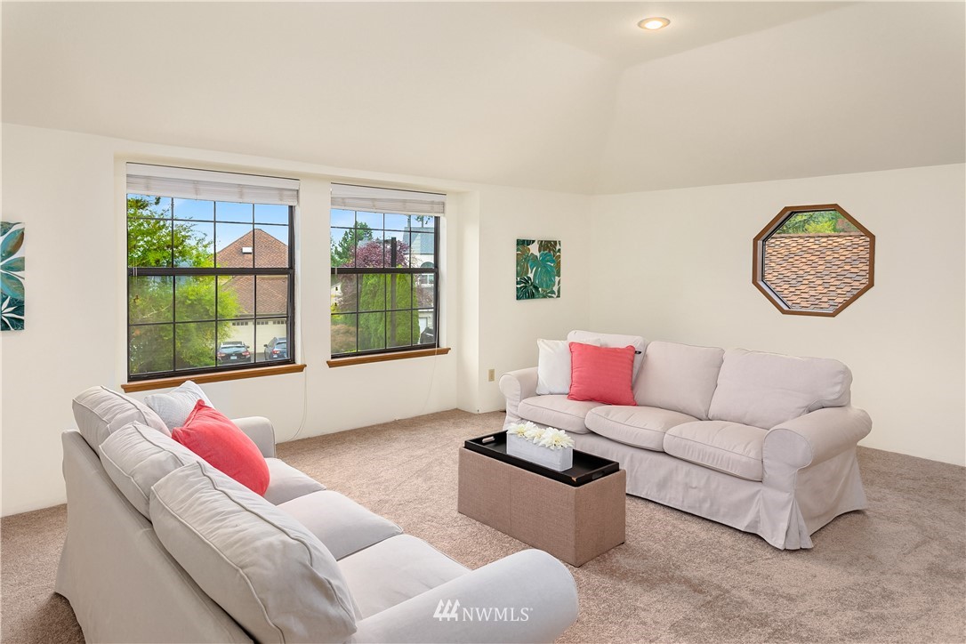 2419 Southeast 8th Place Renton, WA 98057 - Photo 8 of 29
