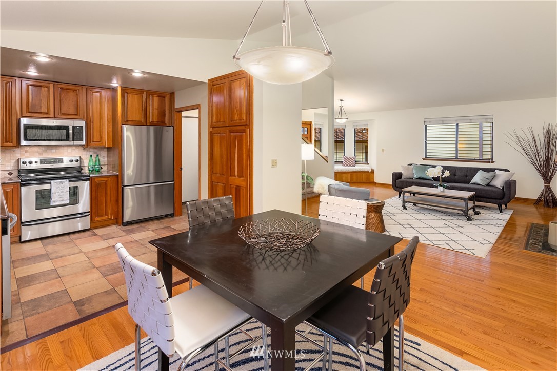 2419 Southeast 8th Place Renton, WA 98057 - Photo 10 of 29
