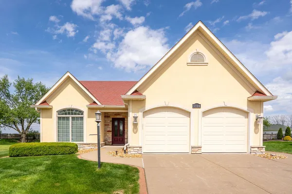$469,900 | 5310 Baraboo Court, Davenport, IA 52804