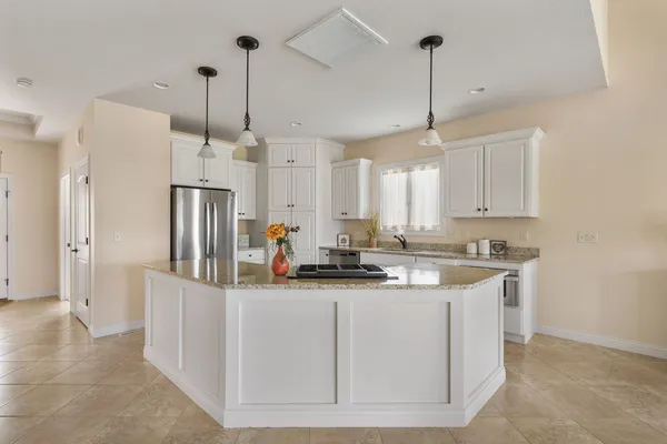 $469,900 | 5310 Baraboo Court, Davenport, IA 52804