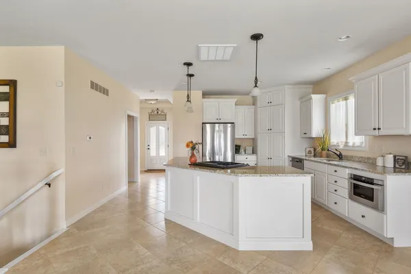 $469,900 | 5310 Baraboo Court, Davenport, IA 52804
