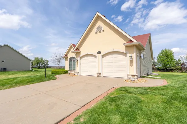 $469,900 | 5310 Baraboo Court, Davenport, IA 52804