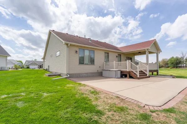 $469,900 | 5310 Baraboo Court, Davenport, IA 52804