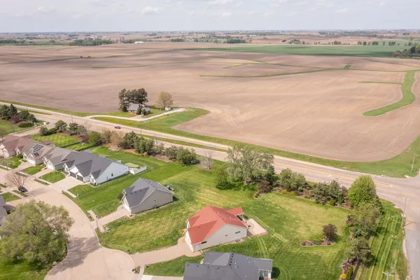 $469,900 | 5310 Baraboo Court, Davenport, IA 52804