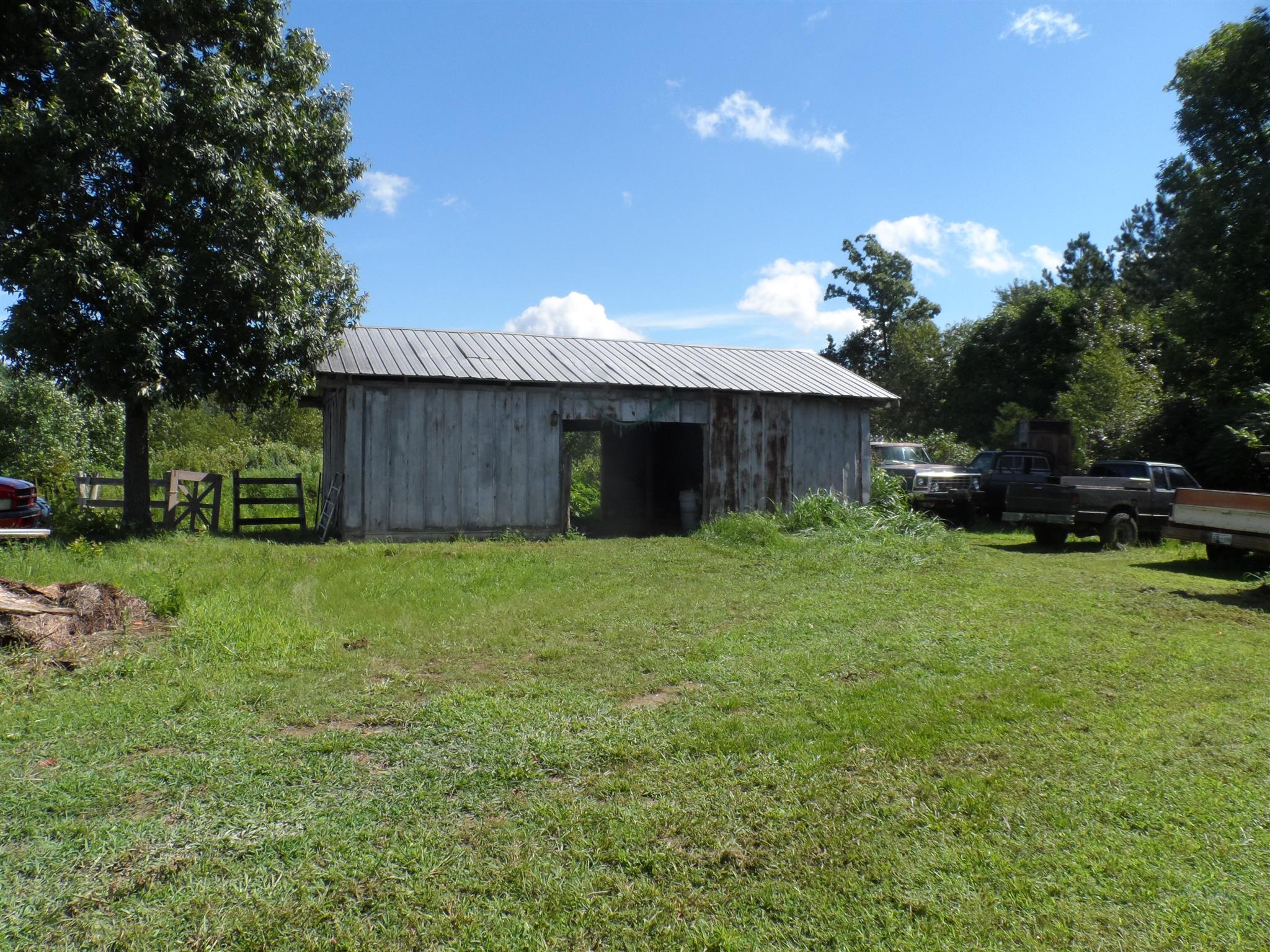 876 B J Road Centerville, TN 37033 - Photo 3 of 12 Gallery Image 3