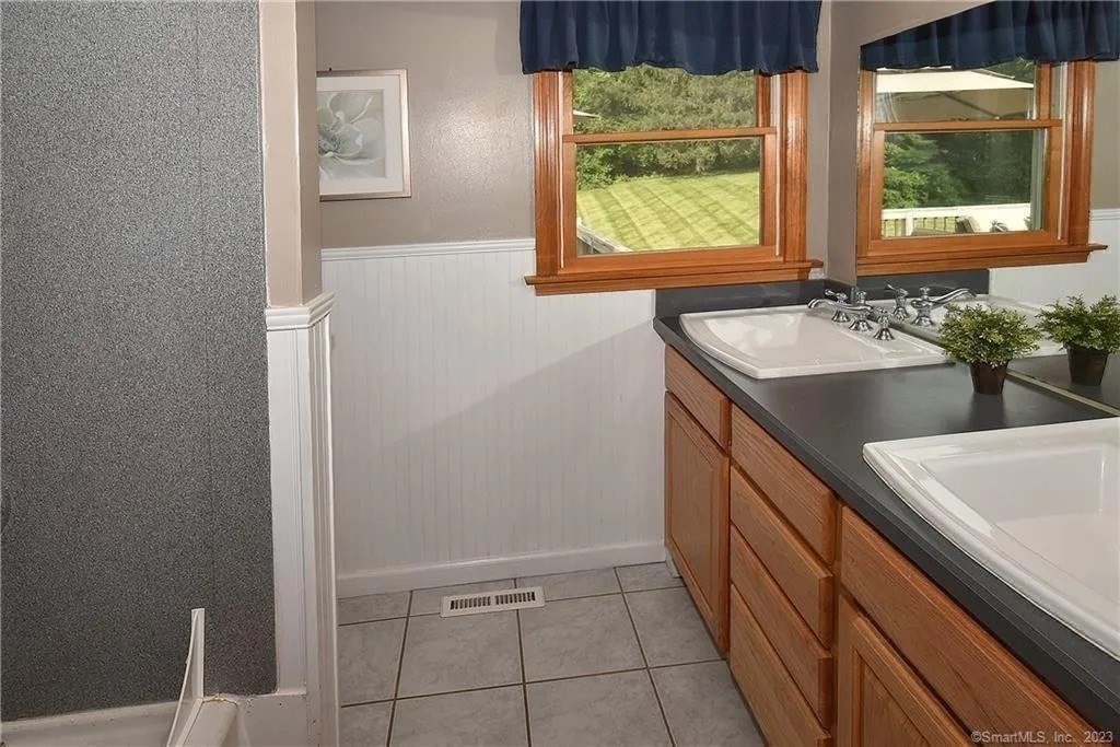 281 Abbe Road Enfield, CT 06082 - Photo 20 of 33 Gallery Image 20