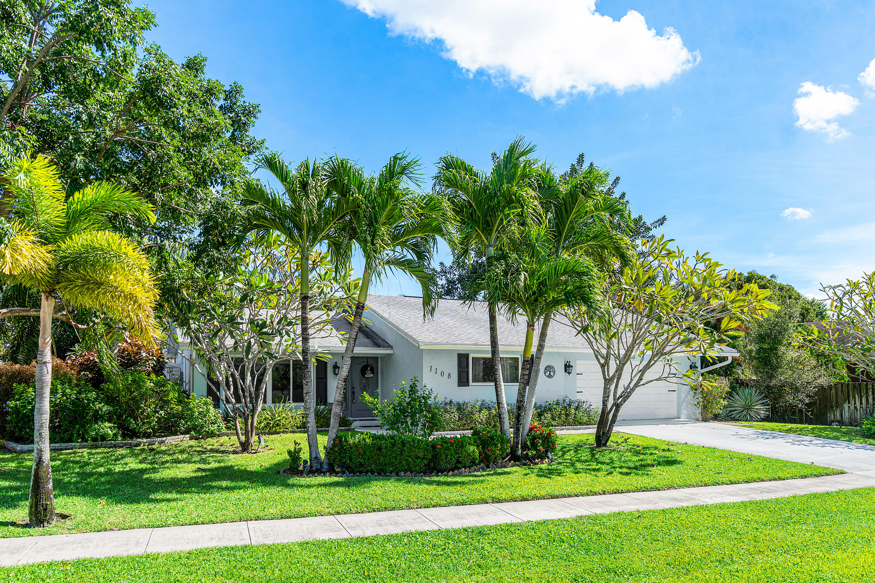 1108 Petrel Road Wellington, FL 33414 - Photo 3 of 46 004-1108PetrelRoad-Wellington-FL-33414-F