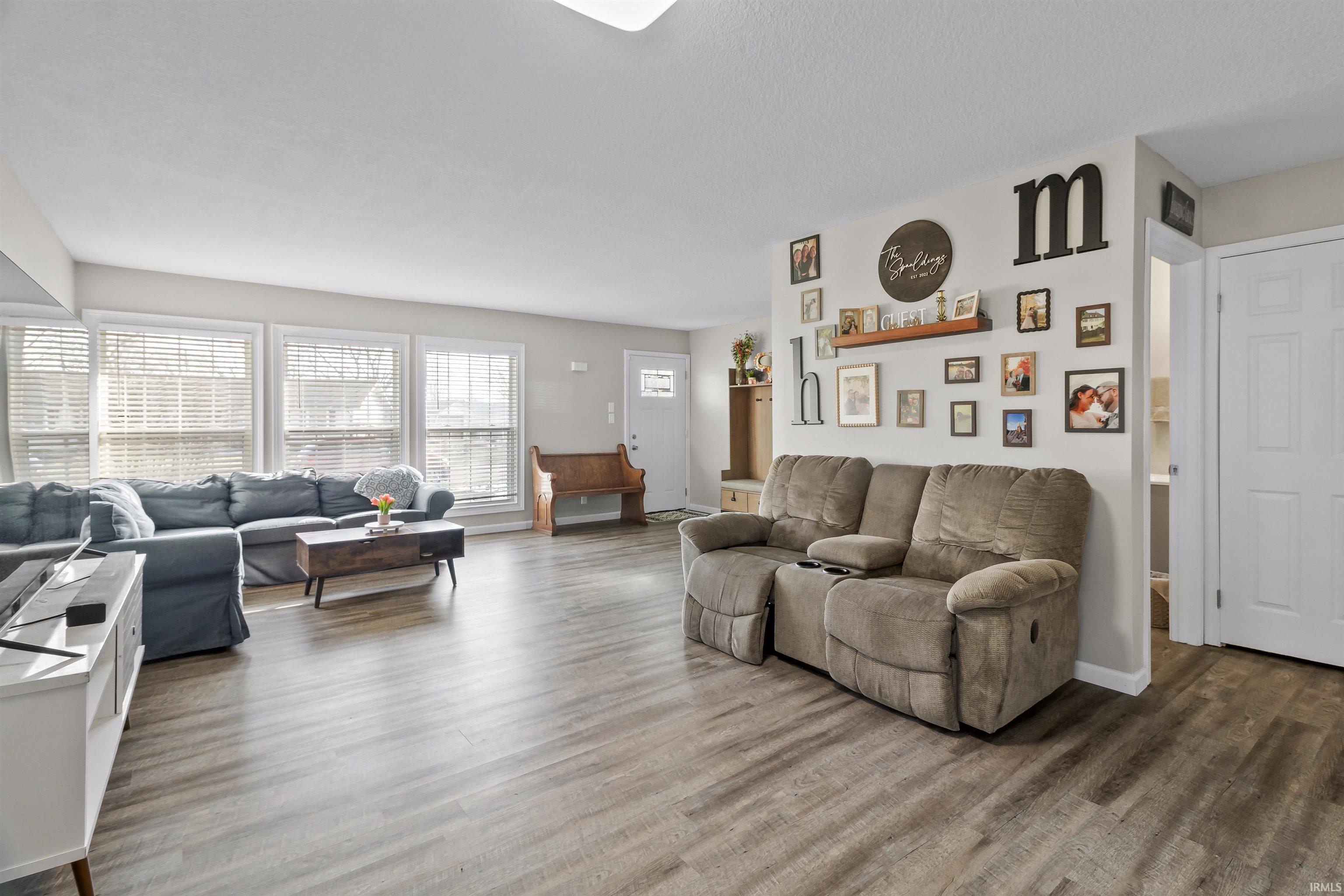 805 North Knight Circle Marion, IN 46952 - Photo 4 of 26