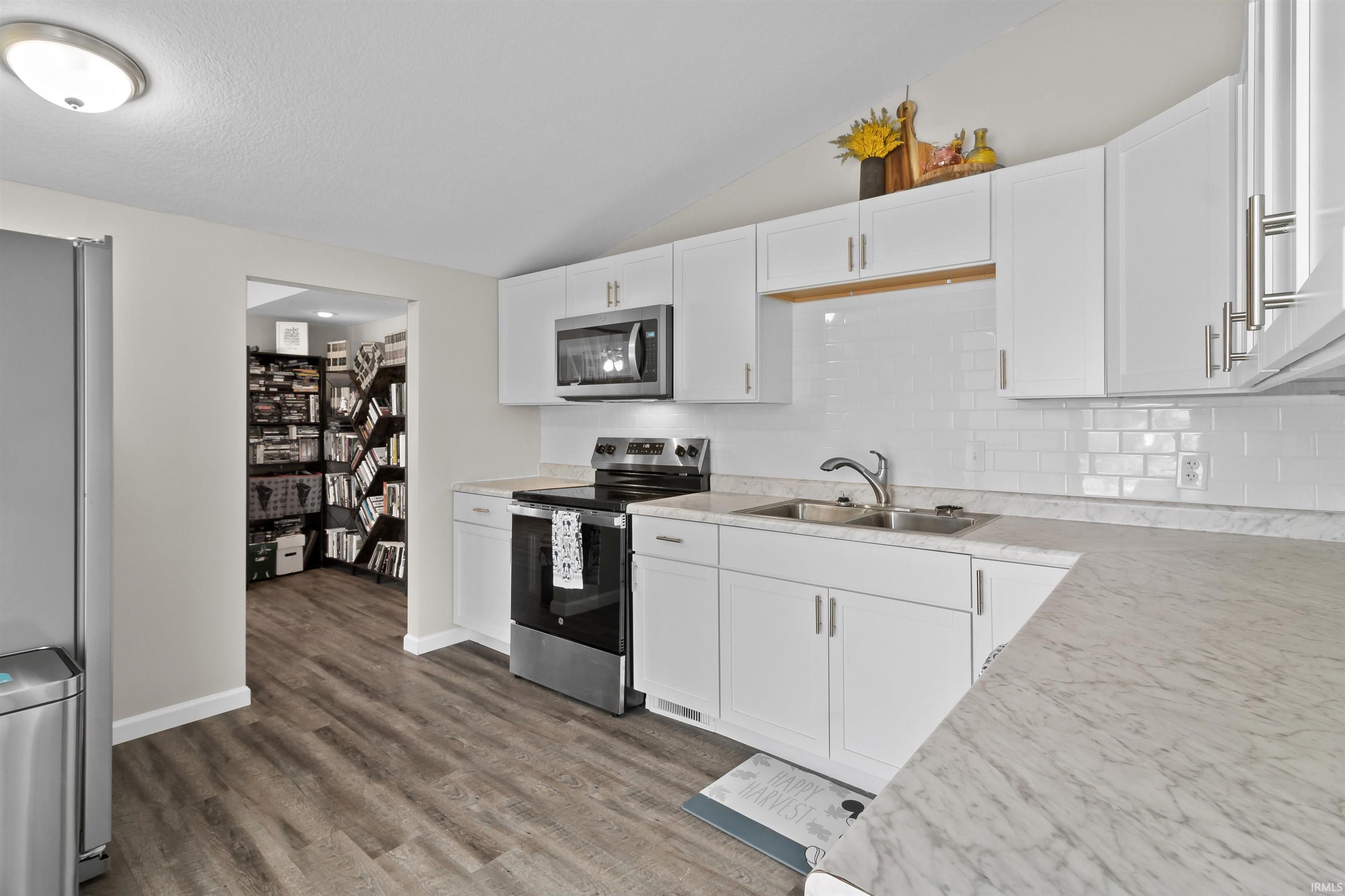 805 North Knight Circle Marion, IN 46952 - Photo 10 of 26