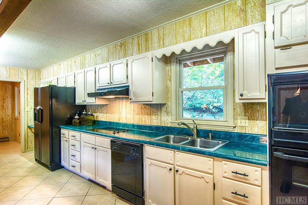 21 Cave Road Highlands, NC 28741 - Photo 17 of 47 Gallery Image 17