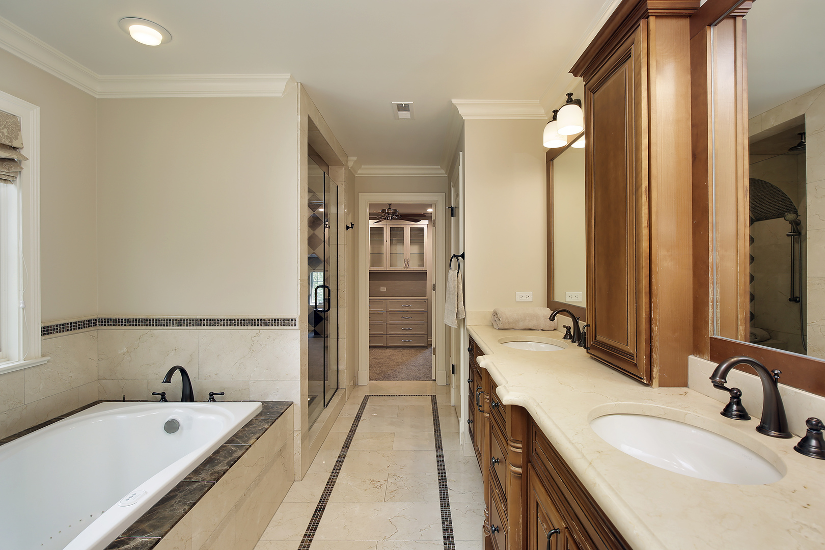 2215 Pinehurst Drive Glenview, IL 60025 - Photo 14 of 31 a spacious bathroom with a tub sink and mirror
