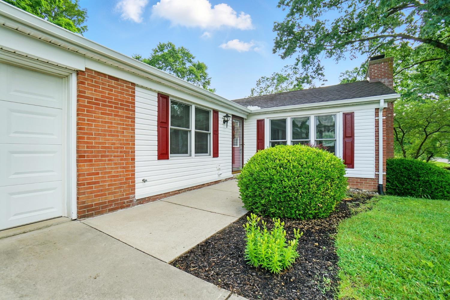 5752 Decker Road Franklin, OH 45005 - Photo 4 of 59