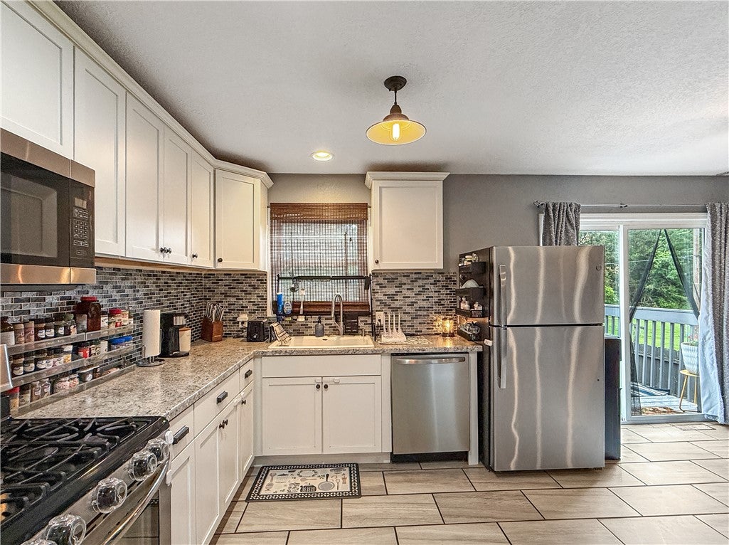 2136 North Dennis Avenue Decatur, IL 62526 - Photo 9 of 28 Gallery Image 9