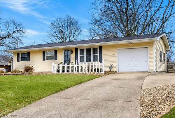 $295,000 | 460 Heather Lane, Medina, OH 44256