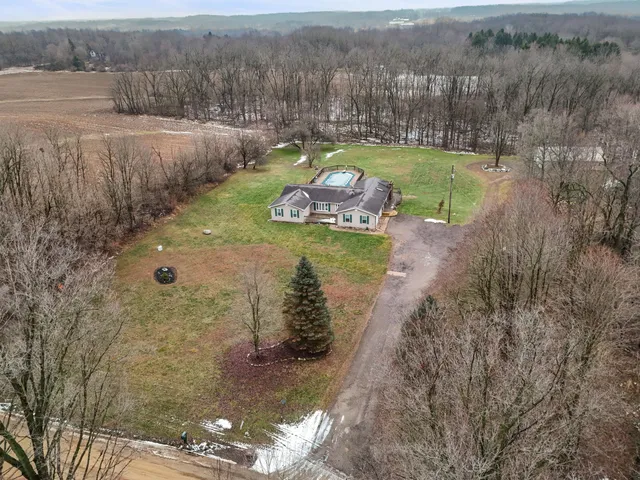 $400,000 | 11205 Scipio Highway, Vermontville, MI 49096