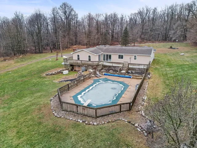 $400,000 | 11205 Scipio Highway, Vermontville, MI 49096