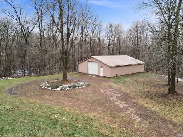 $400,000 | 11205 Scipio Highway, Vermontville, MI 49096