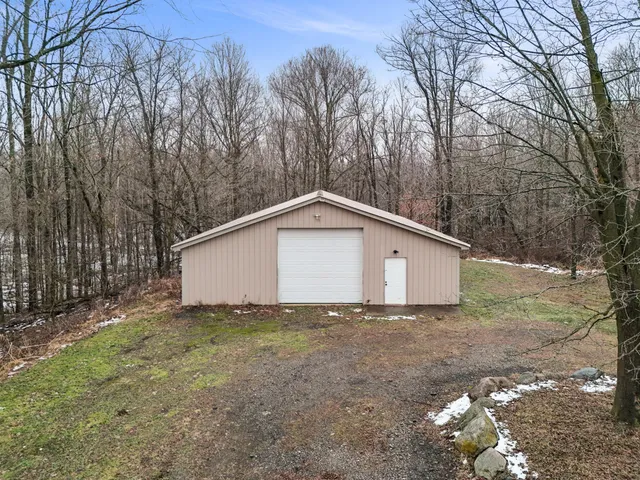 $400,000 | 11205 Scipio Highway, Vermontville, MI 49096