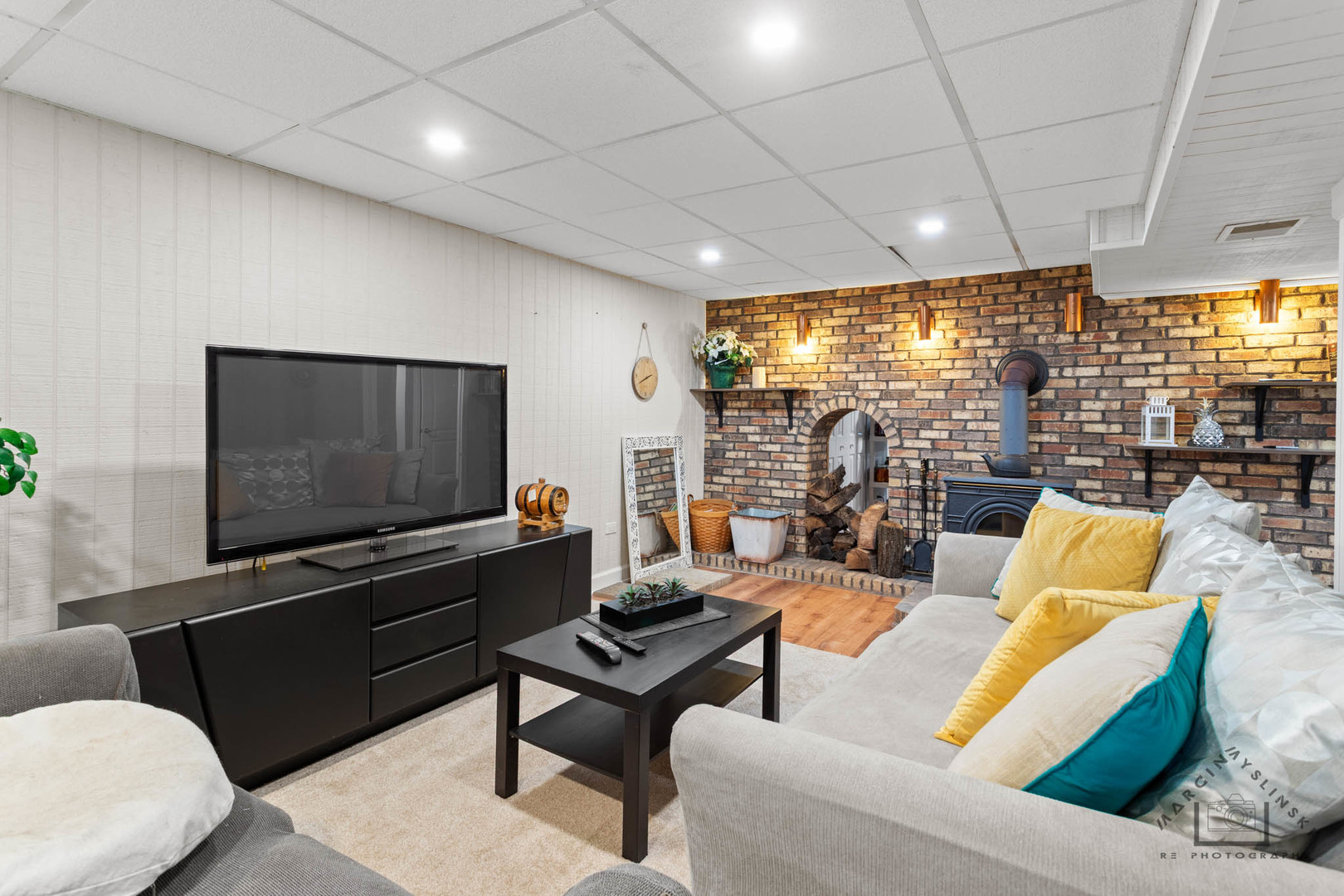 400 Crestview Drive Fox River Grove, IL 60021 - Photo 19 of 48 a living room with furniture and a flat screen tv