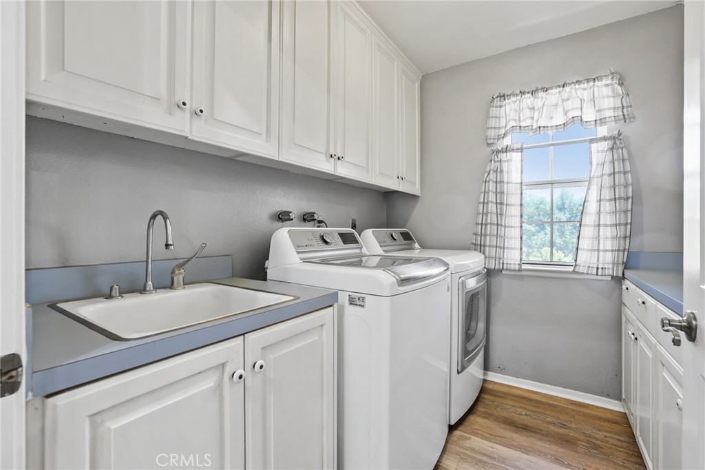 10525 Verdugo Road Fallbrook, CA 92028 - Photo 13 of 48 Separate laundry room