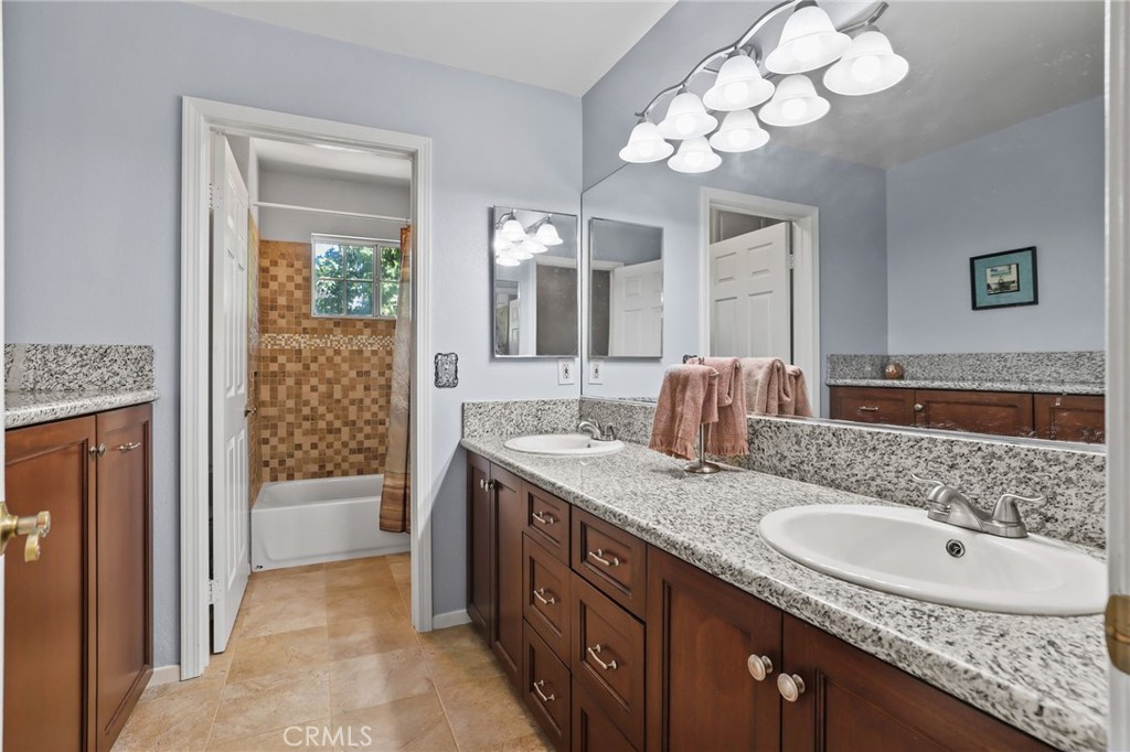 10525 Verdugo Road Fallbrook, CA 92028 - Photo 14 of 48 Hall bath