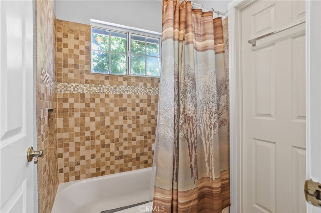10525 Verdugo Road Fallbrook, CA 92028 - Photo 15 of 48 Separate shower area