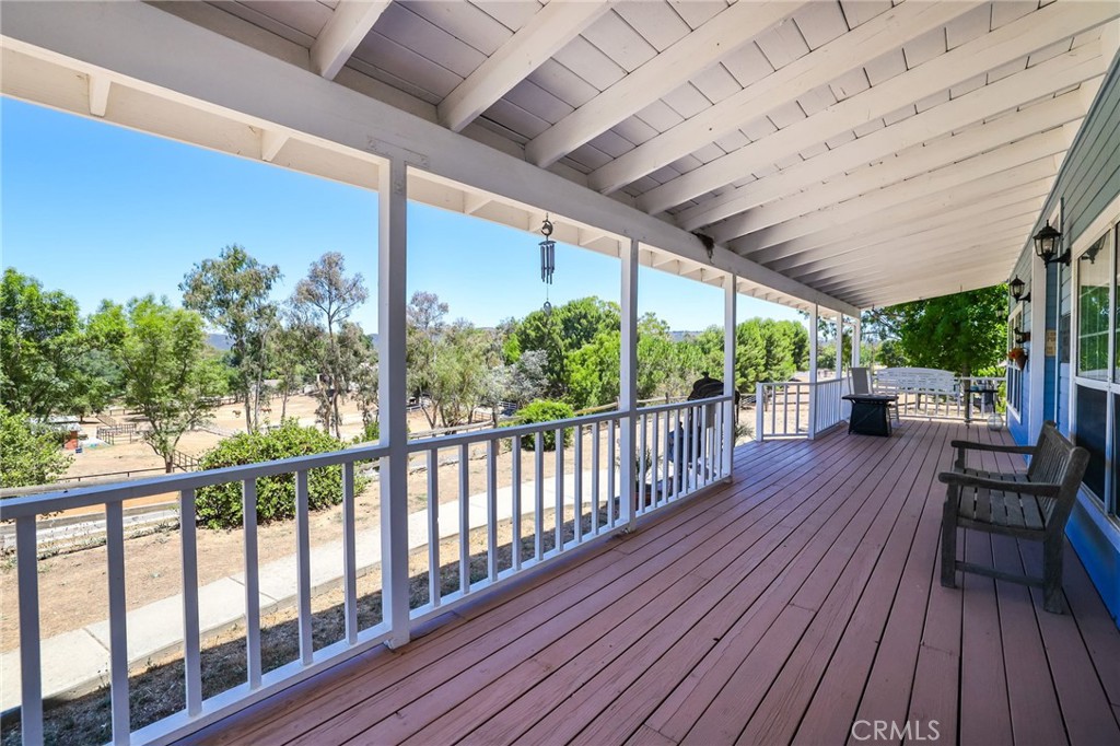 10525 Verdugo Road Fallbrook, CA 92028 - Photo 31 of 48 Room to entertain!