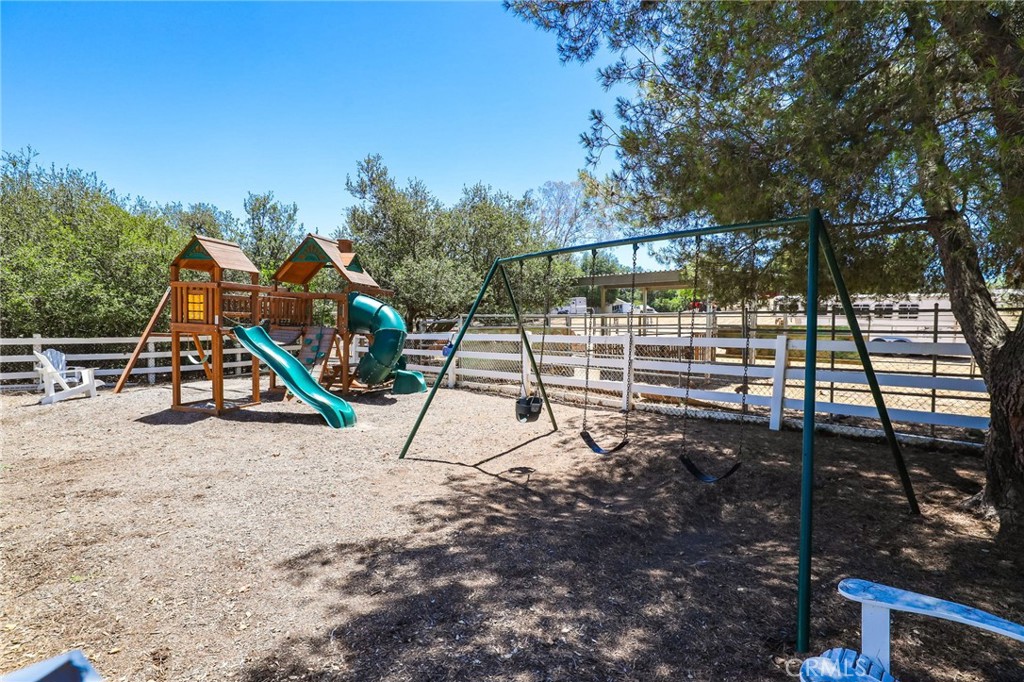 10525 Verdugo Road Fallbrook, CA 92028 - Photo 44 of 48 Community center tot lot