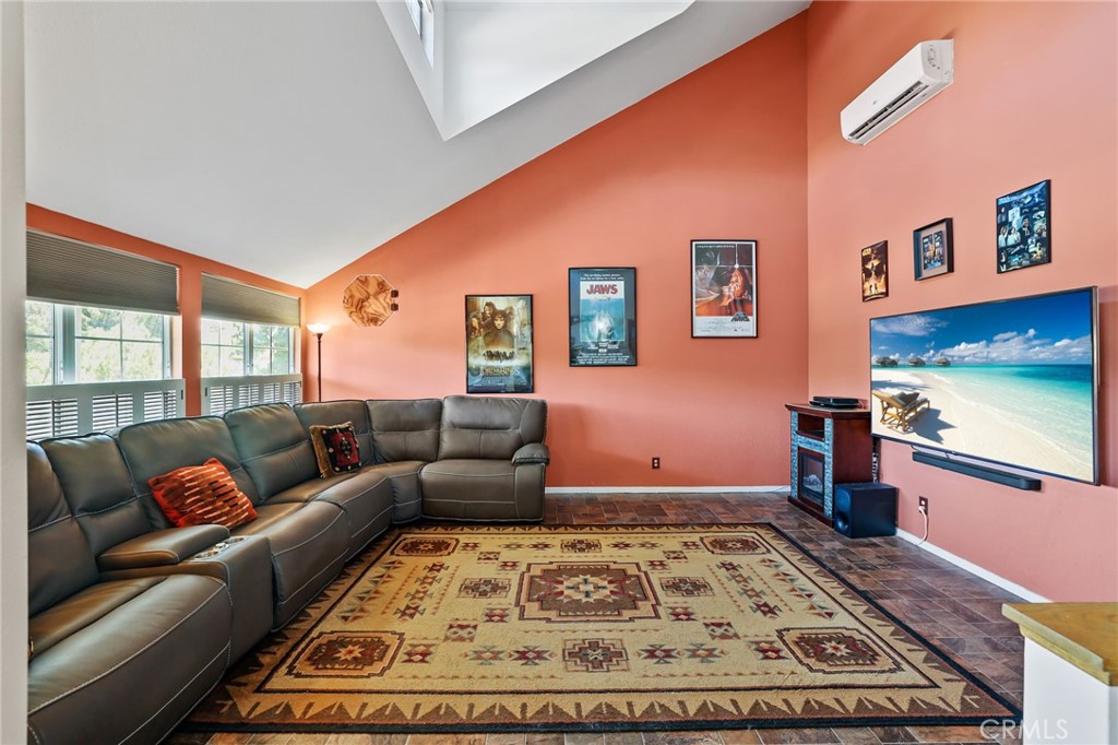 10525 Verdugo Road Fallbrook, CA 92028 - Photo 6 of 48 Living Room with soaring ceilings